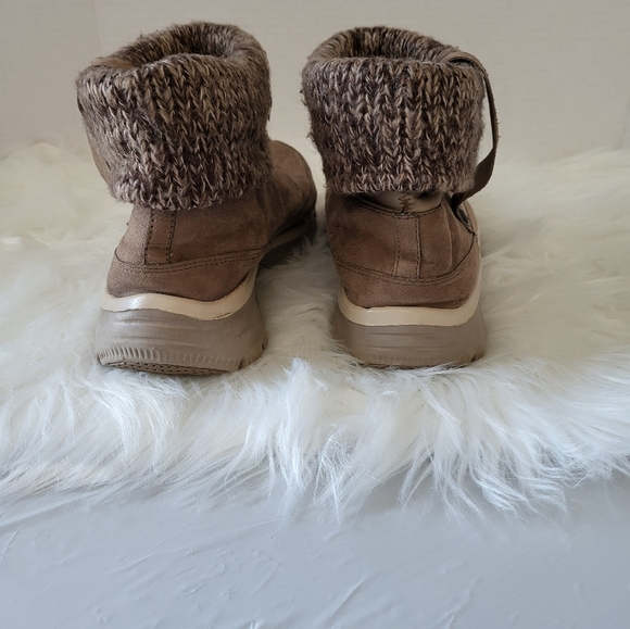 Women Skechers winter boots Size 10 - Picture 3 of 6